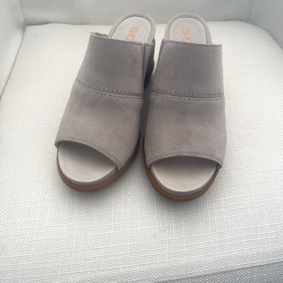 Sorel Clogs - Picture 1 of 3